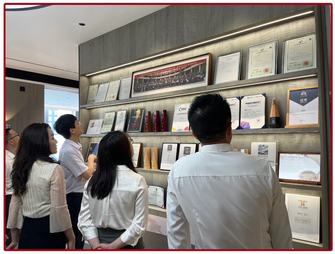九江学院副校长查振华到访艺鸿装饰集团，推动校企深度合作(图5)