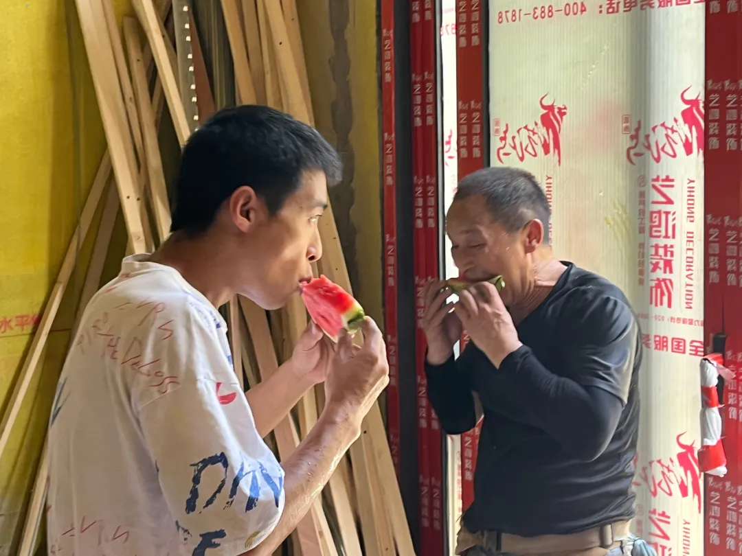 夏日送清凉 情系工人心 | 艺鸿温情走访各工地现场暖人心(图13)